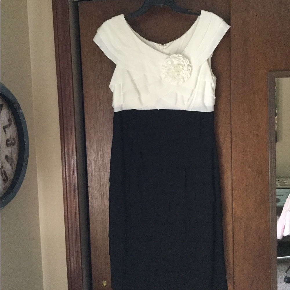 Beautiful mother of the bride/groom dress!